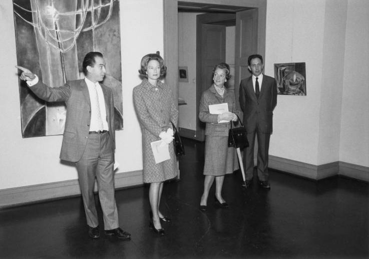 Gérard Thill mit der Großherzogin Joséphine-Charlotte in der Ausstellung „Roger Chastel - Peintures, Dessins, Gravures“ im Jahr 1970 © Albert Biwer