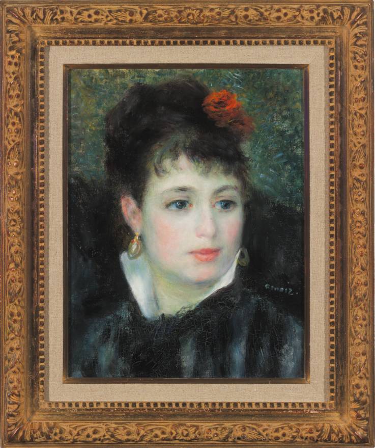 Porträt einer Frau mit dunklem Haar, einer roten Rose im Haar, goldenen Ohrringen und dunkler Kleidung vor grünem Hintergrund, gerahmt in einem verzierten goldenen Rahmen.