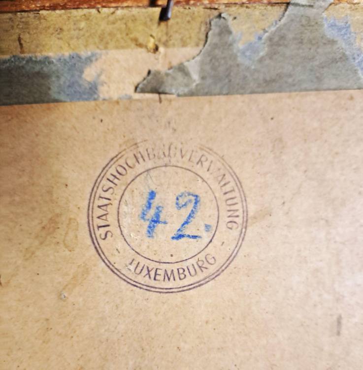 Marques au dos de loeuvre qui etaient recouvertes